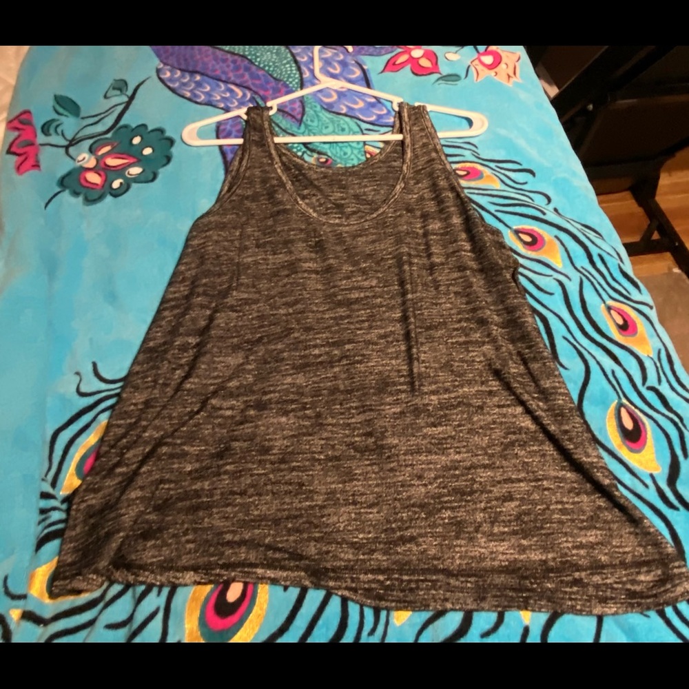 Sleeveless shirt